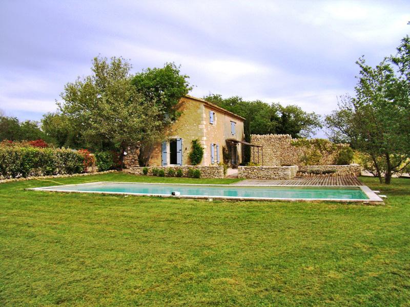 Mazet rénové avec piscine à quelques minutes de Gordes